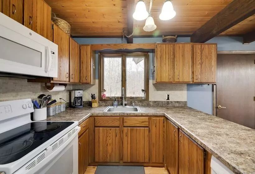 Chalet All Day Avantstay Lakeside, Firepit, Shared Pool