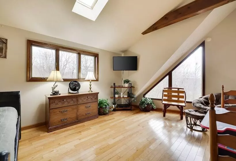 Chalet All Day Avantstay Lakeside, Firepit, Shared Pool