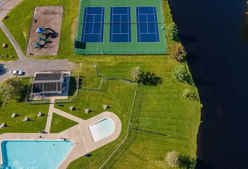 Chalet All Day Avantstay Lakeside, Firepit, Shared Pool