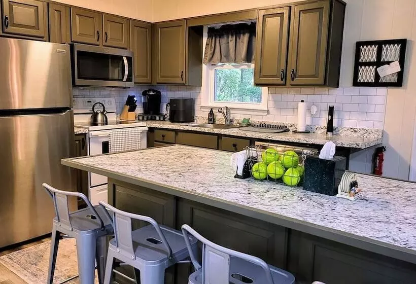 Frolic On Fern By Avantstay Enclosed Deck W/ Forest Views, Bar