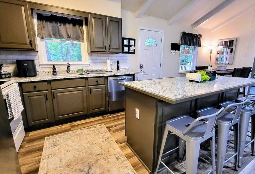 Frolic On Fern By Avantstay Enclosed Deck W/ Forest Views, Bar