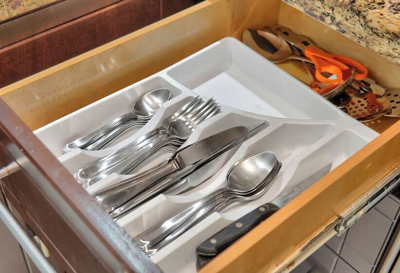 Gorgeous Spacious 2bed Bayview Apartment