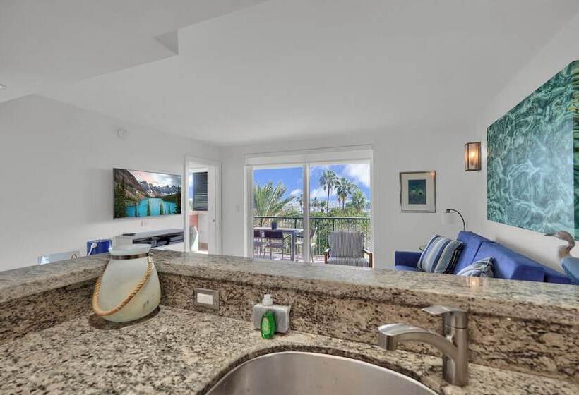 Gorgeous Spacious 2bed Bayview Apartment