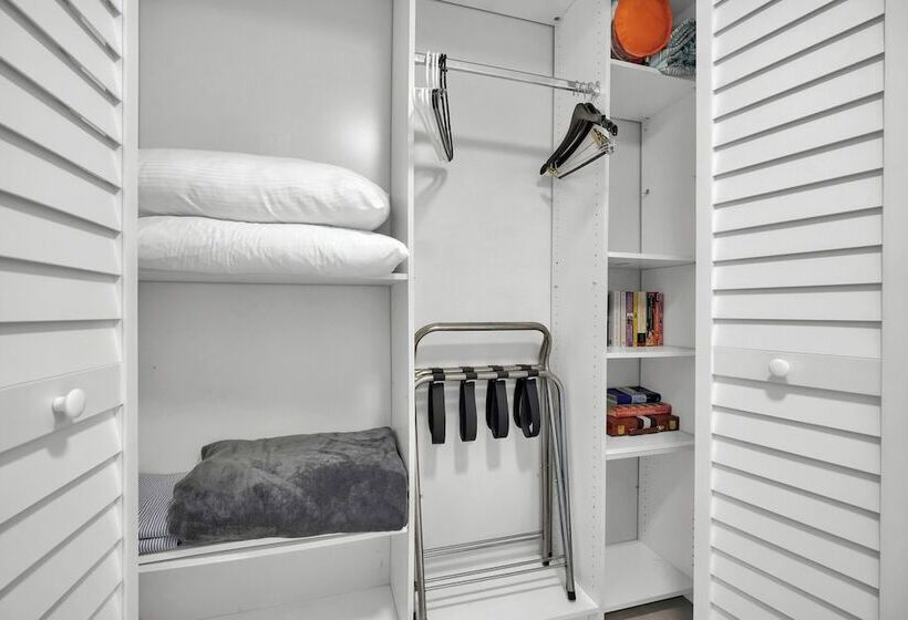 Gorgeous Spacious 2bed Bayview Apartment