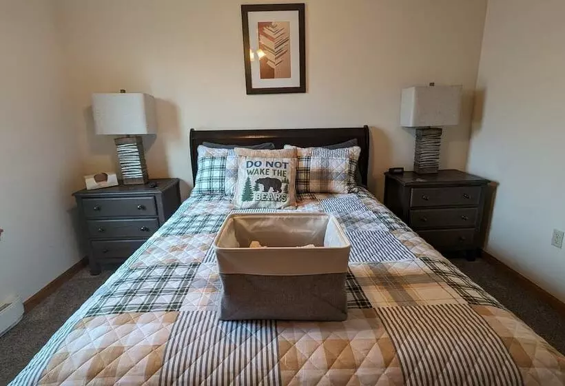 Hickory Haven By Avantstay Hot Tub, Game Room, Theater, Deck