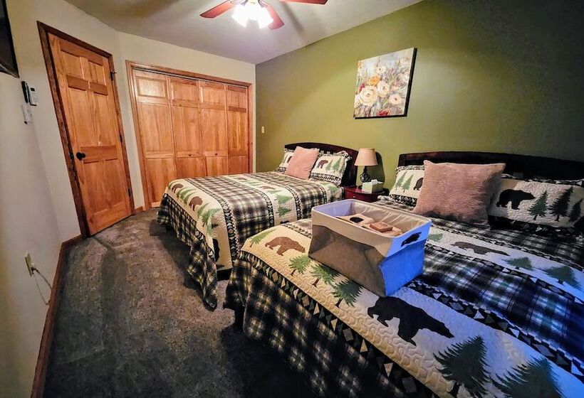 Hickory Haven By Avantstay Hot Tub, Game Room, Theater, Deck