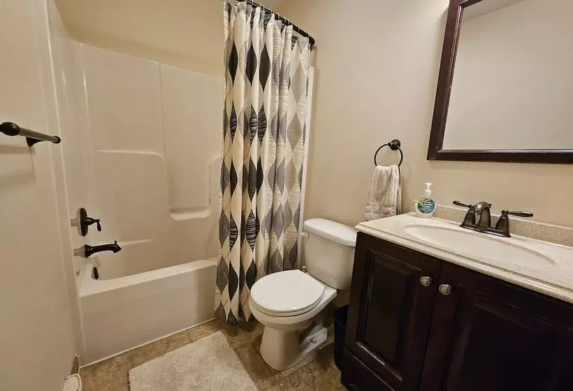 Hickory Haven By Avantstay Hot Tub, Game Room, Theater, Deck