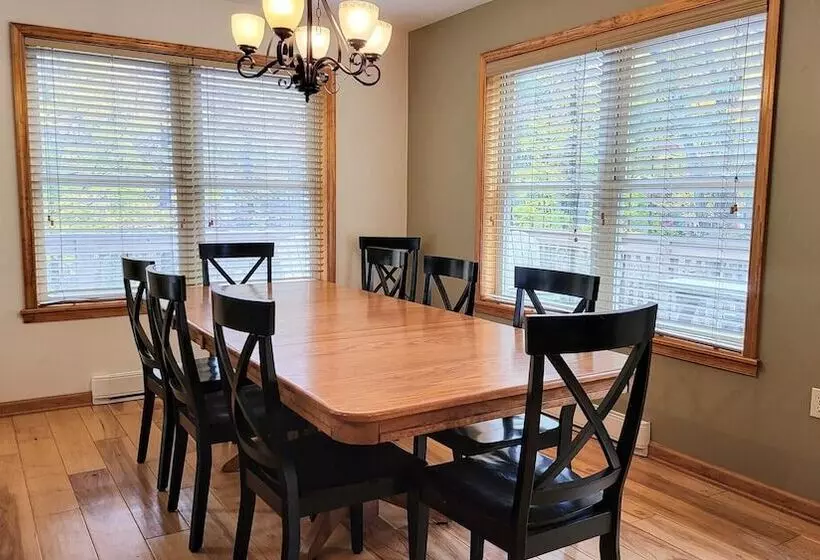 Hickory Haven By Avantstay Hot Tub, Game Room, Theater, Deck