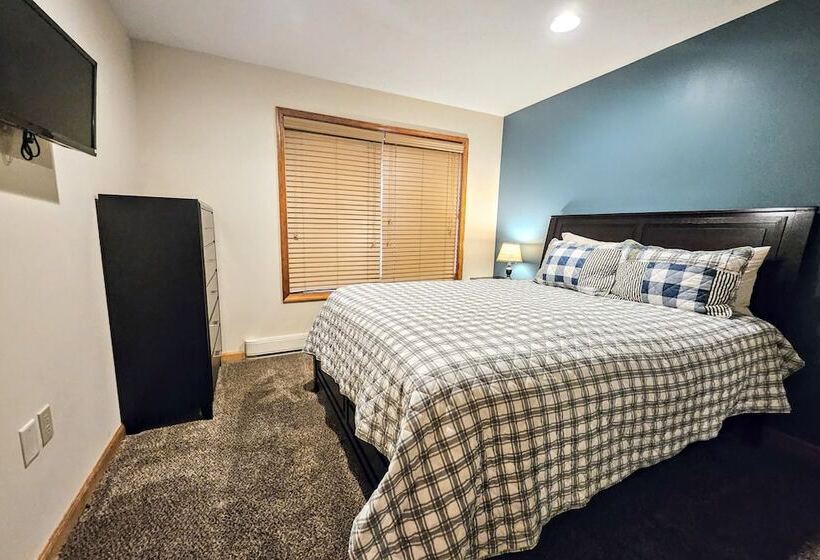 Hickory Haven By Avantstay Hot Tub, Game Room, Theater, Deck