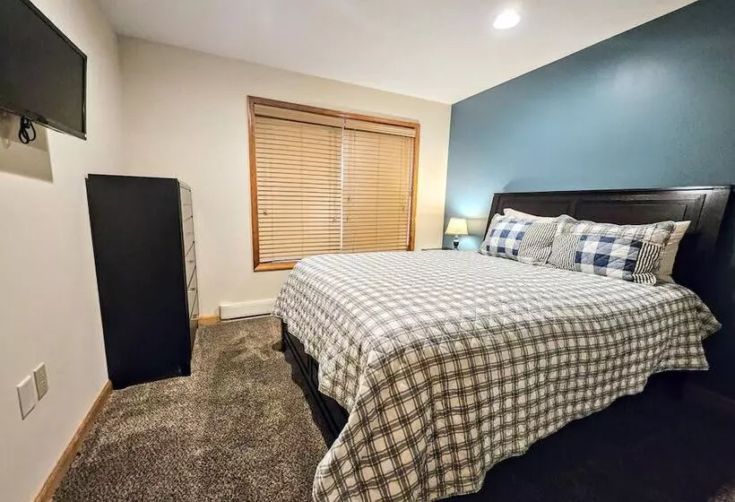 Hickory Haven By Avantstay Hot Tub, Game Room, Theater, Deck