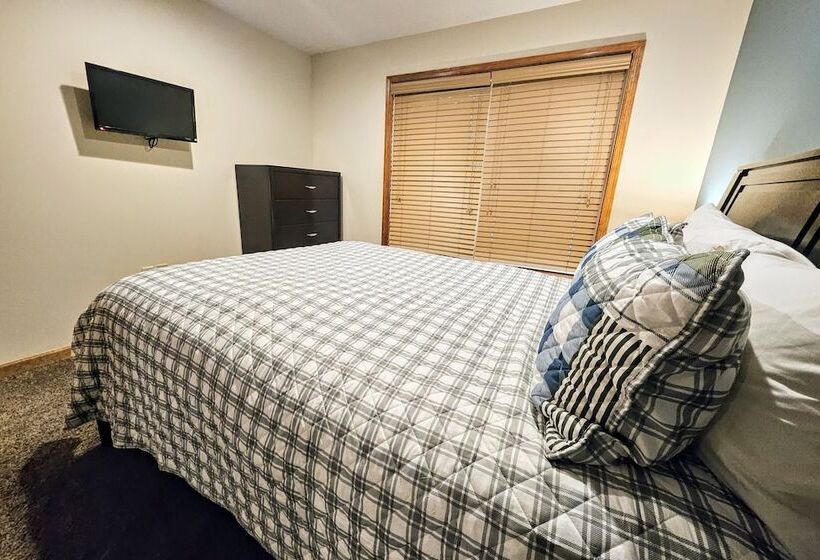 Hickory Haven By Avantstay Hot Tub, Game Room, Theater, Deck