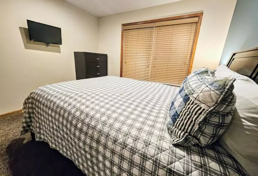 Hickory Haven By Avantstay Hot Tub, Game Room, Theater, Deck