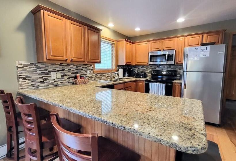 Hickory Haven By Avantstay Hot Tub, Game Room, Theater, Deck