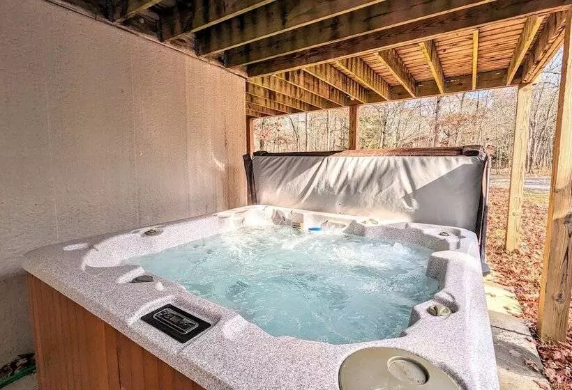 Hickory Haven By Avantstay Hot Tub, Game Room, Theater, Deck