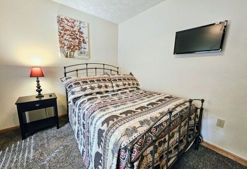 Hickory Haven By Avantstay Hot Tub, Game Room, Theater, Deck