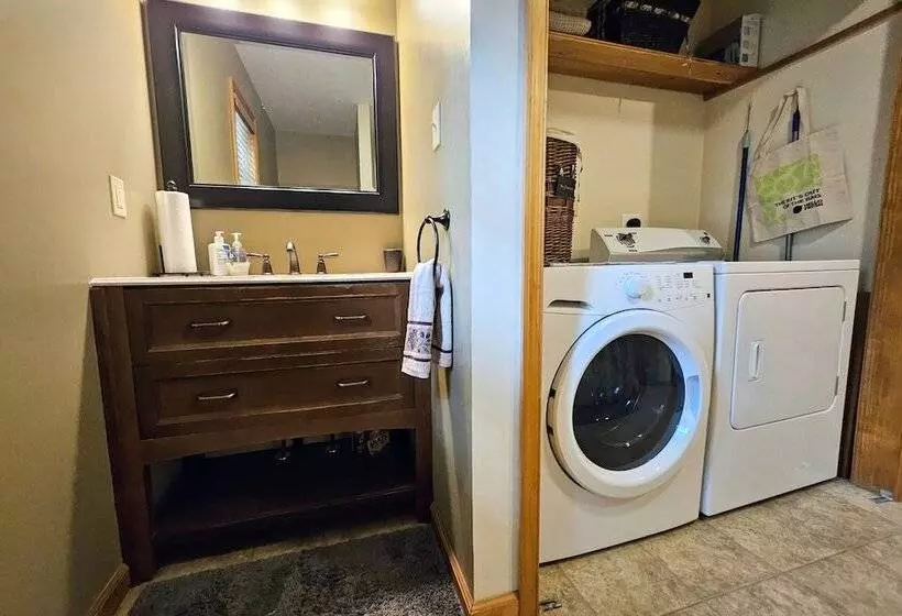 Hickory Haven By Avantstay Hot Tub, Game Room, Theater, Deck