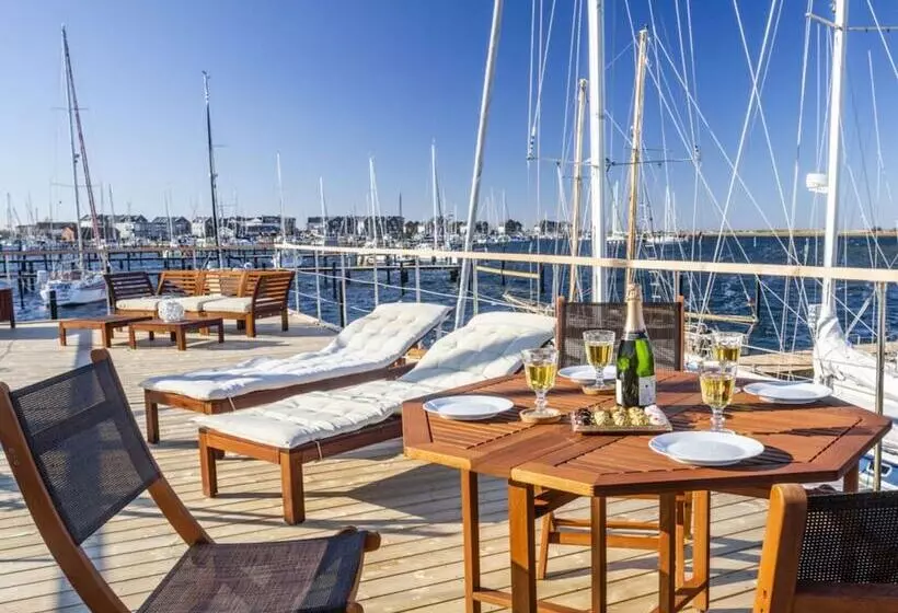 ホテル Houseboat Grey Seal Comfortable Vacation Home