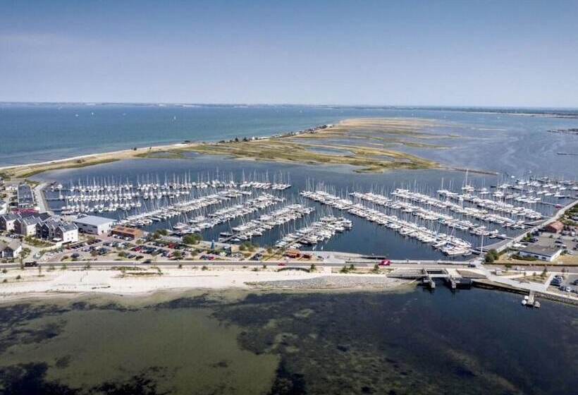 ホテル Houseboat Grey Seal Comfortable Vacation Home