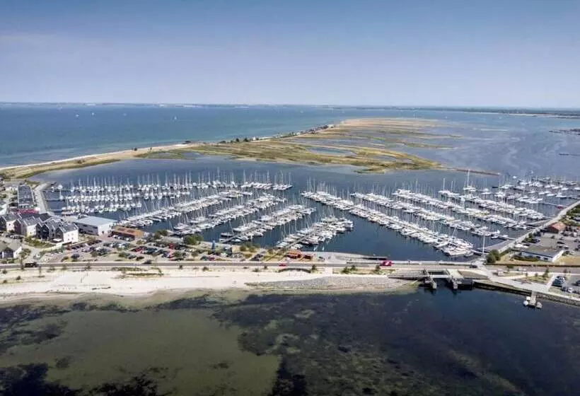 ホテル Houseboat Grey Seal Comfortable Vacation Home