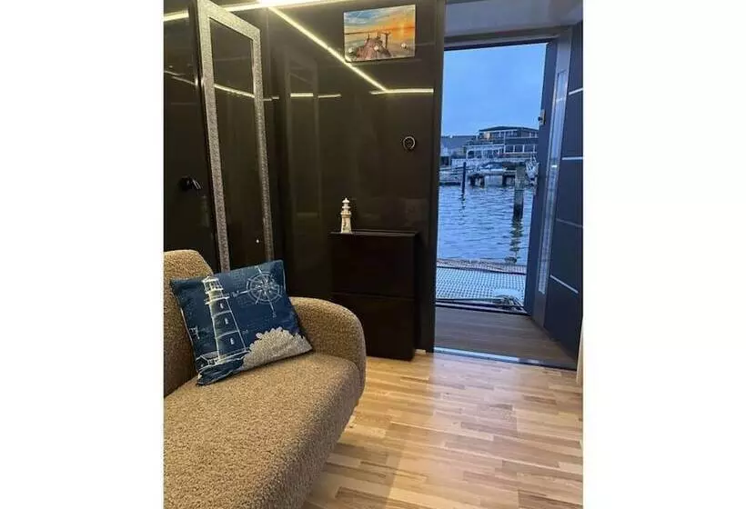 هتل Premium Houseboat Blue Lagoon