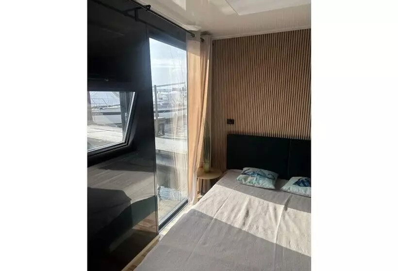 هتل Premium Houseboat Blue Lagoon