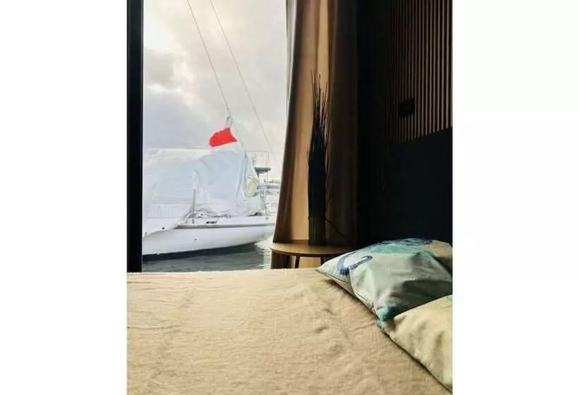 هتل Premium Houseboat Blue Lagoon