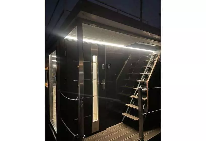 هتل Premium Houseboat Blue Lagoon