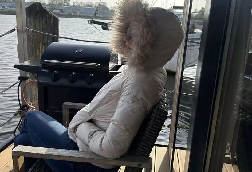 هتل Premium Houseboat Blue Lagoon