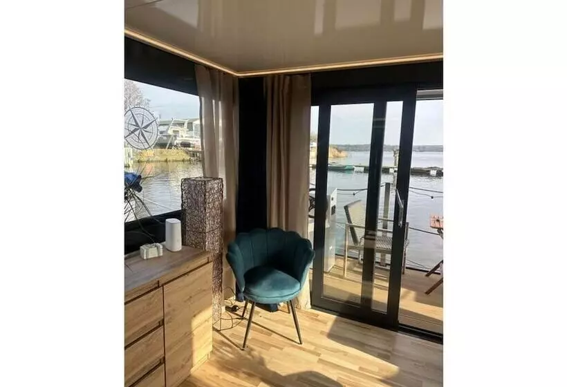 هتل Premium Houseboat Blue Lagoon