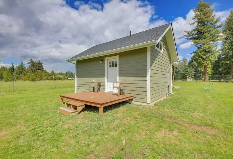Peaceful Bonners Ferry Cabin W/ Deck & Mtn Views!