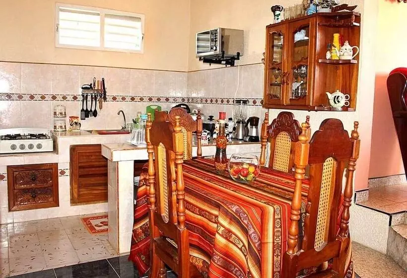 پانسیون Hostal Cervera Trinidad