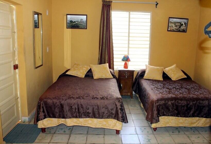 پانسیون Mama Carmen Hostal Playa La Boca