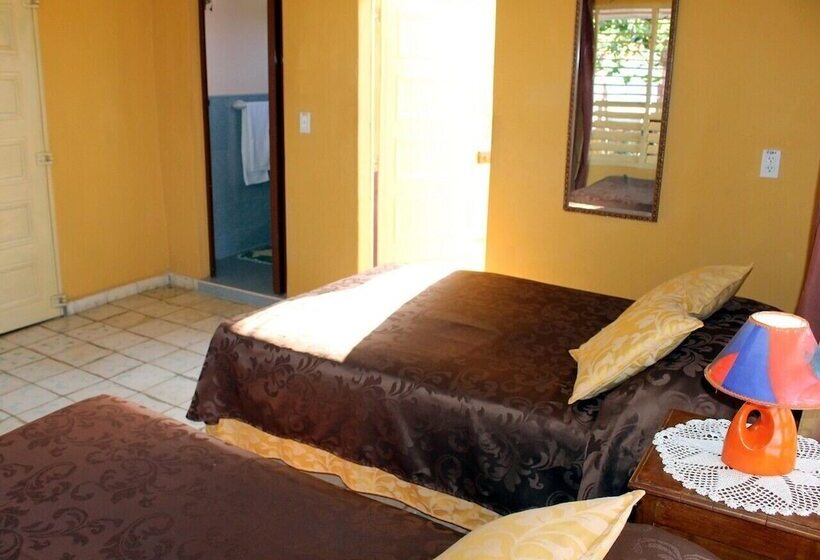 پانسیون Mama Carmen Hostal Playa La Boca