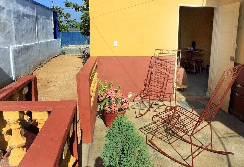 پانسیون Mama Carmen Hostal Playa La Boca