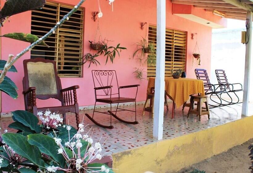 پانسیون Mama Carmen Hostal Playa La Boca