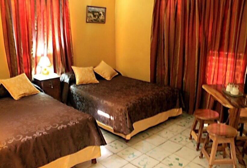 پانسیون Mama Carmen Hostal Playa La Boca