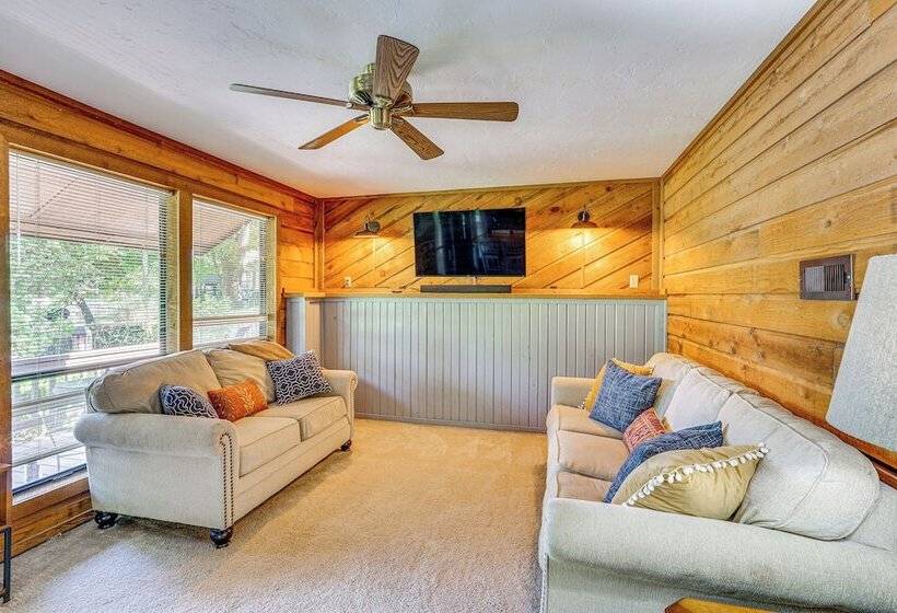 Quiet Lake Of The Ozarks Cabin W/ Dock + Gazebo!