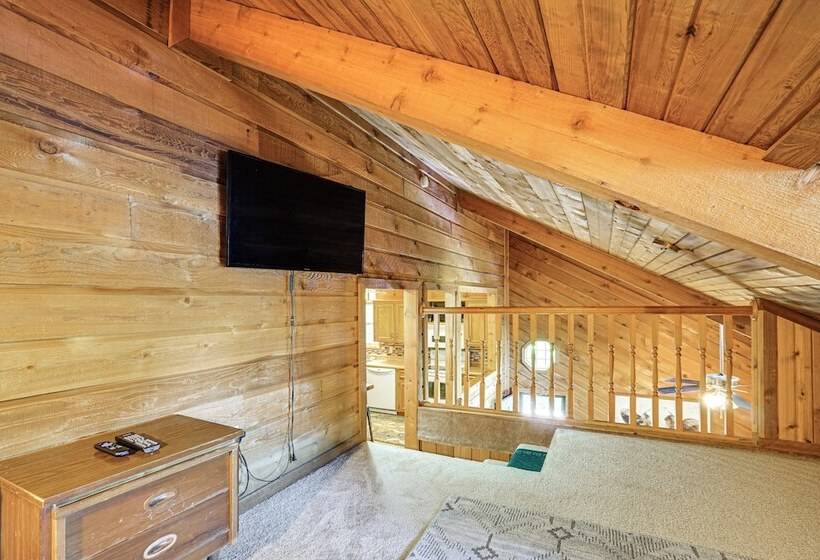 Quiet Lake Of The Ozarks Cabin W/ Dock + Gazebo!