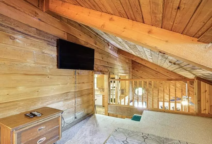 Quiet Lake Of The Ozarks Cabin W/ Dock + Gazebo!