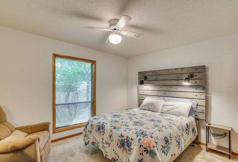 Quiet Lake Of The Ozarks Cabin W/ Dock + Gazebo!