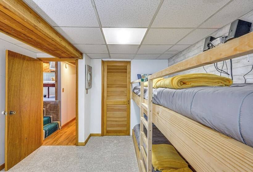 Quiet Lake Of The Ozarks Cabin W/ Dock + Gazebo!