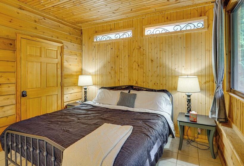 Quiet Lake Of The Ozarks Cabin W/ Dock + Gazebo!