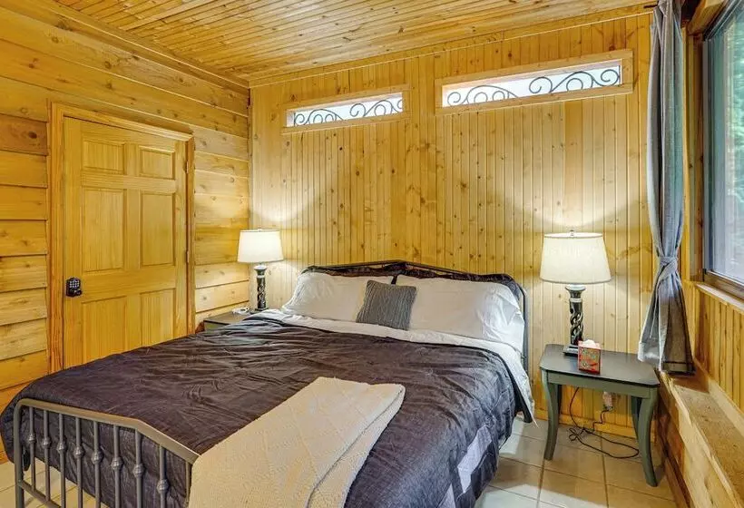 Quiet Lake Of The Ozarks Cabin W/ Dock + Gazebo!