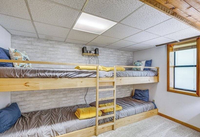 Quiet Lake Of The Ozarks Cabin W/ Dock + Gazebo!