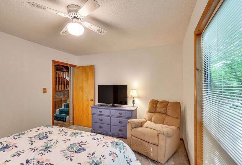 Quiet Lake Of The Ozarks Cabin W/ Dock + Gazebo!