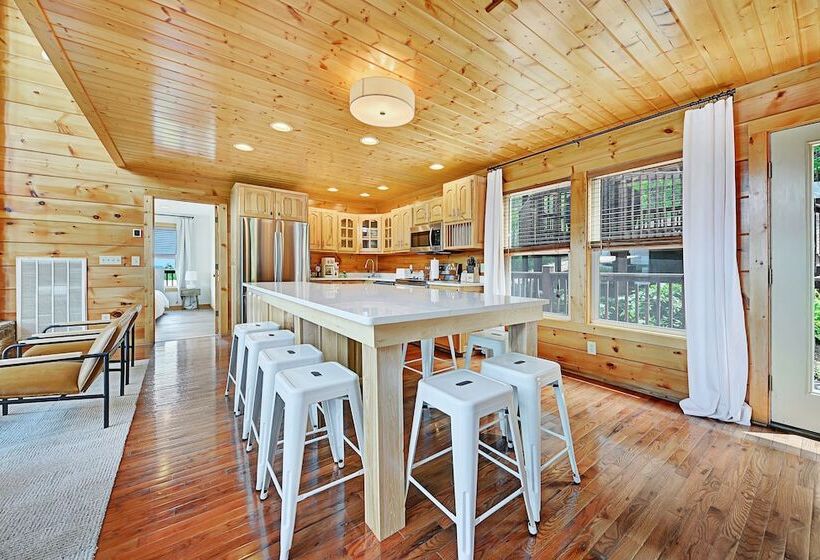 Scarlet Lodge By Avantstay Game Room + Views