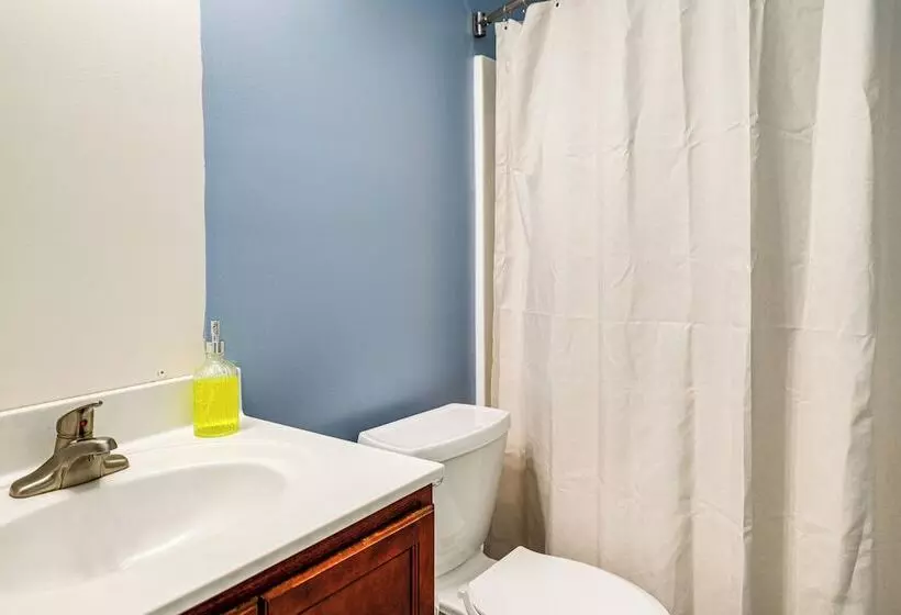 Sneads Ferry Home: Close To Beaches & Boat Ramp!