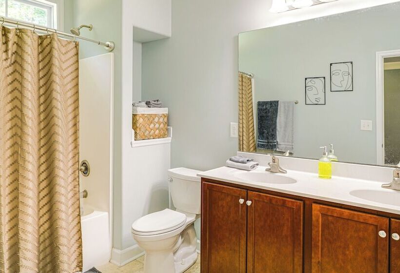 Sneads Ferry Home: Close To Beaches & Boat Ramp!