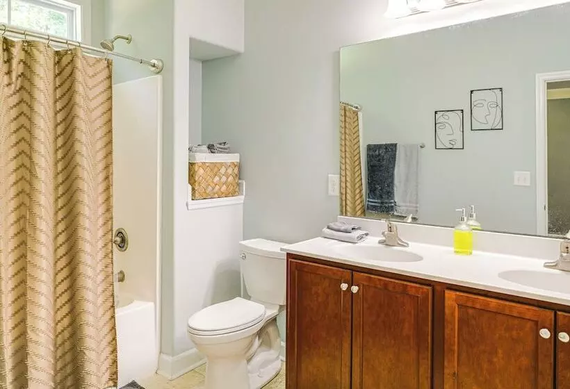 Sneads Ferry Home: Close To Beaches & Boat Ramp!