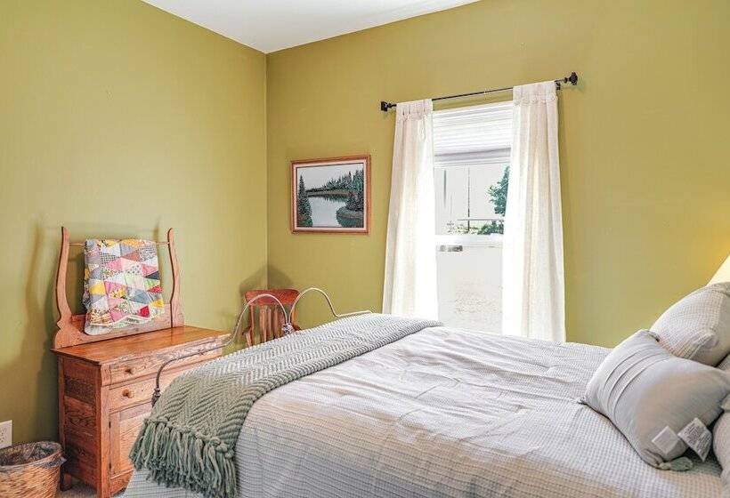 Sneads Ferry Home: Close To Beaches & Boat Ramp!